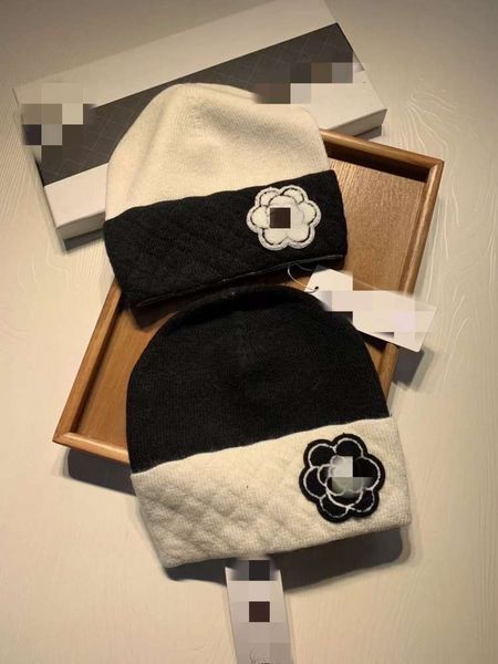 hat autumn and winter xiaoxiangfeng wool knitted version color matching soft waxy lovely embroidered flower female, Blue;gray
hat autumn and winter xiaoxiangfeng wool knitted version color matching soft waxy lovely embroidered flower female, Blue;gray