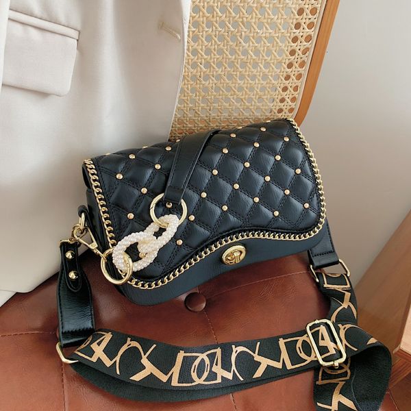 2021 bag women autumn pu soft leather metal chain single shoulder bag beaded rivet messenger women's s
2021 bag women autumn pu soft leather metal chain single shoulder bag beaded rivet messenger women's s