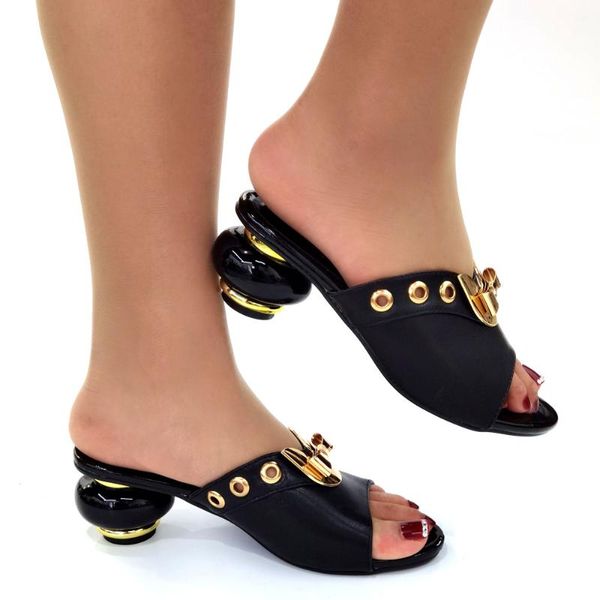 dress shoes italian women wedding decorated with rhinestone 2021 ladies plus size 43 party pumps, Black
dress shoes italian women wedding decorated with rhinestone 2021 ladies plus size 43 party pumps, Black