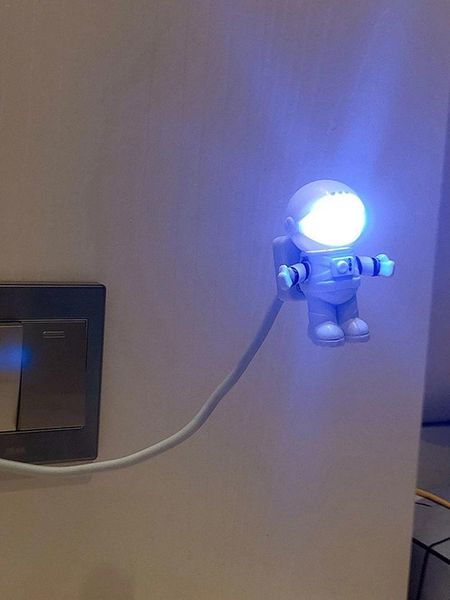 table lamps astronaut led night light usb notebook reading lamp eye protection desk creative kids spaceman toy gift
table lamps astronaut led night light usb notebook reading lamp eye protection desk creative kids spaceman toy gift