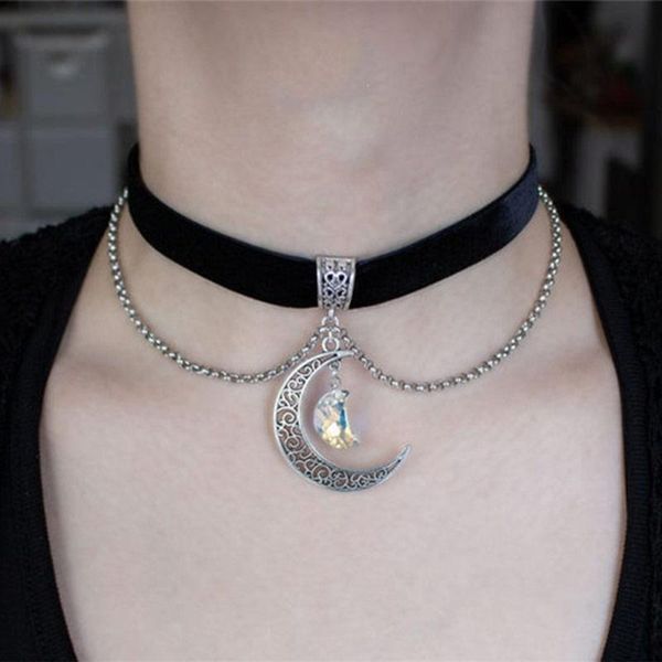 chokers 1pcs filigree moon with crystal pendant black korea velvet rope choker collar necklace female collier bijoux girls gift, Golden;silver
chokers 1pcs filigree moon with crystal pendant black korea velvet rope choker collar necklace female collier bijoux girls gift, Golden;silver