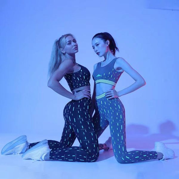 2021selling european and american new female designer yoga suit leggings suit luminous sportswear fashion hip lifting suit#dfssdas
2021selling european and american new female designer yoga suit leggings suit luminous sportswear fashion hip lifting suit#dfssdas