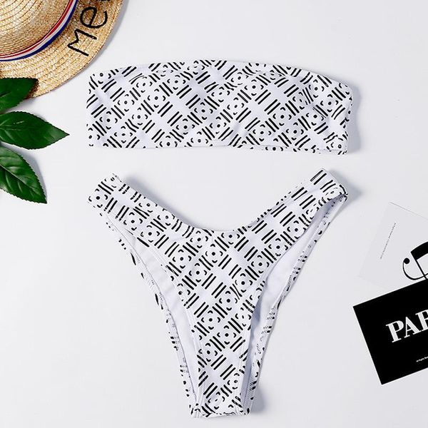 simple three-dimensional low waist bikini swimwear women's fashion briefs swimwear 2021 new summer beach suit
simple three-dimensional low waist bikini swimwear women's fashion briefs swimwear 2021 new summer beach suit