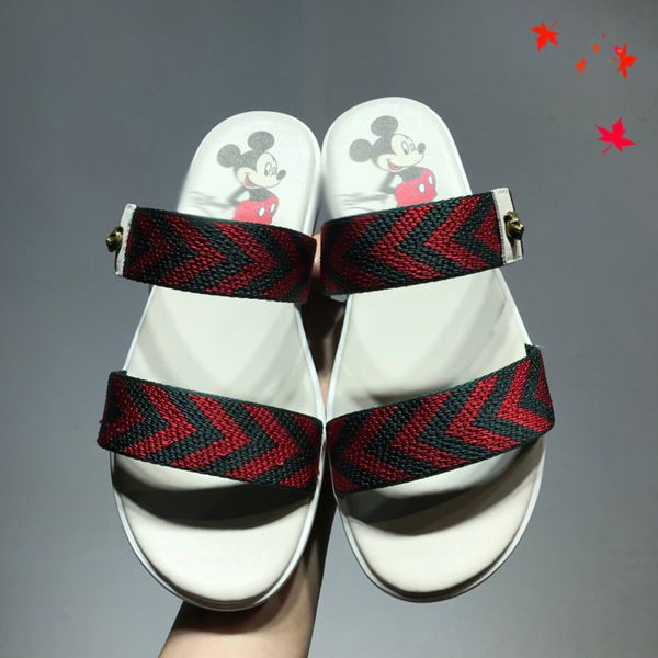 2021 designer luxurys slippers men sandals fashion beach shoes flip flops flat non-slip classical hole slipper with box size 39-45 -g0243, Black
2021 designer luxurys slippers men sandals fashion beach shoes flip flops flat non-slip classical hole slipper with box size 39-45 -g0243, Black