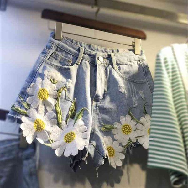 summer women denim jeans shorts plus size 5xl high waist daisy embroidery appliques short pants causal short feminino, White;black
summer women denim jeans shorts plus size 5xl high waist daisy embroidery appliques short pants causal short feminino, White;black