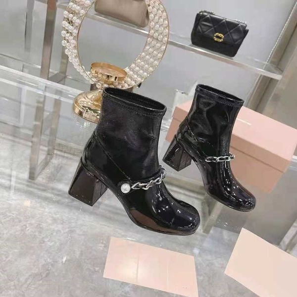 ladies boots miu minority short boot 2022 black patent leather thick pearl chain boots high heel elastic thin boots
ladies boots miu minority short boot 2022 black patent leather thick pearl chain boots high heel elastic thin boots