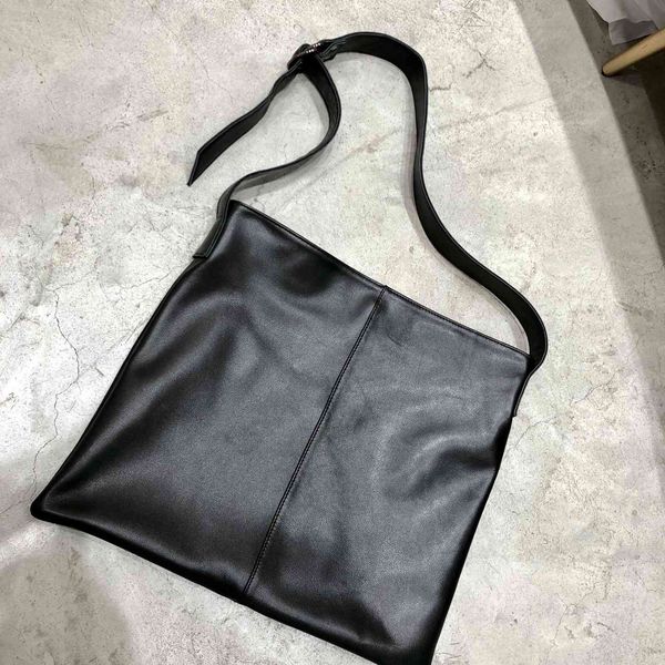leather handmade leather single shoulder slant cross underarm porter bag women's style
leather handmade leather single shoulder slant cross underarm porter bag women's style