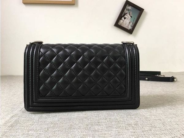 2021 fashion luxury designer handbags genuine leather shoulder bag premium ladies portable messenger bag cross body bags
2021 fashion luxury designer handbags genuine leather shoulder bag premium ladies portable messenger bag cross body bags