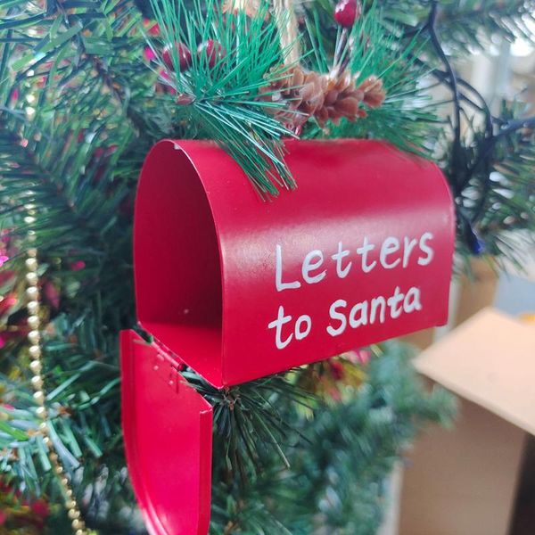 christmas decorations 2022 year iron mail box hanging decoration for home metal ornament tree pendant letters from santa claus
christmas decorations 2022 year iron mail box hanging decoration for home metal ornament tree pendant letters from santa claus
