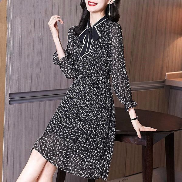 fragmental silk dress mulberry silk medium and long slim waist bow collar large size fat mm black, Black;gray
fragmental silk dress mulberry silk medium and long slim waist bow collar large size fat mm black, Black;gray