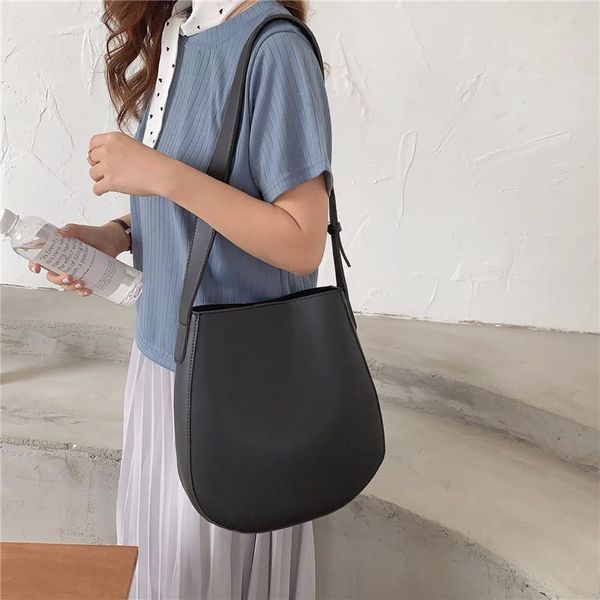 evening bags korean style women bucket pu leather female purse and handbags 2021 vintage wide strap shoulder for ladies totes
evening bags korean style women bucket pu leather female purse and handbags 2021 vintage wide strap shoulder for ladies totes