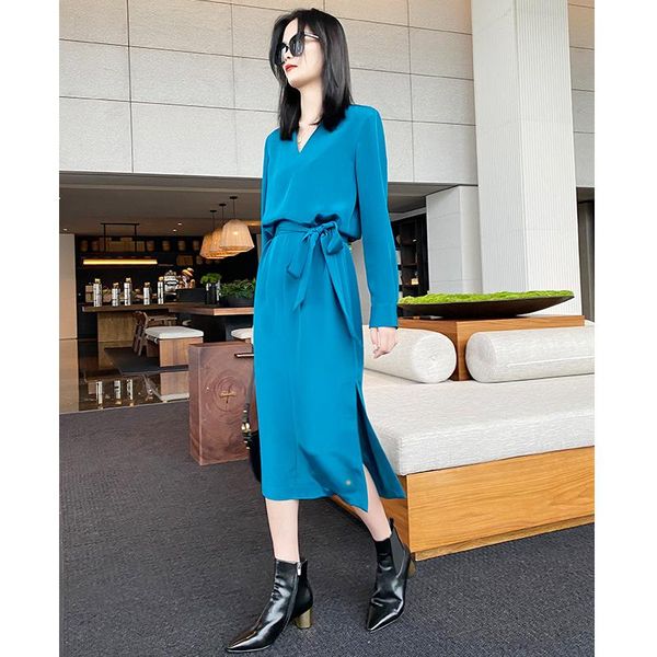 casual dresses silk dress 2021 autumn women's v-neck slit elegant women, Black;gray 
casual dresses silk dress 2021 autumn women's v-neck slit elegant women, Black;gray