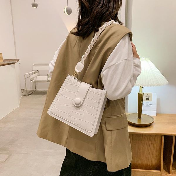 evening bags fashion bag ladies fall/winter 2021 shoulder underarm small square retro messenger ins handbag
evening bags fashion bag ladies fall/winter 2021 shoulder underarm small square retro messenger ins handbag
