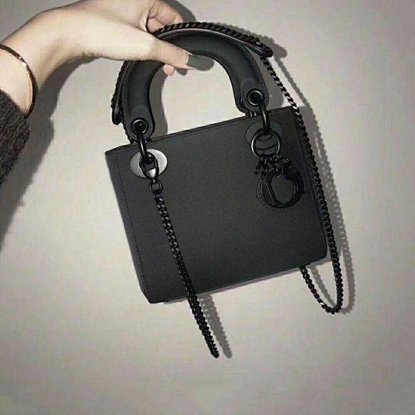 2021 new designer ladies luxury big brand handbag retro all-match flap messenger pu leather letters female party shoulder bag, Black
2021 new designer ladies luxury big brand handbag retro all-match flap messenger pu leather letters female party shoulder bag, Black