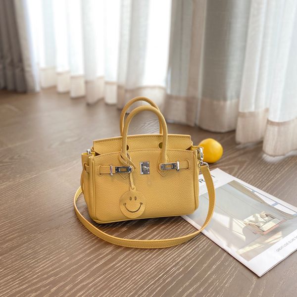 factory outlet design leather women's 2021 new chicken yellow upgraded cowhide litchi pattern one shoulder handbag
factory outlet design leather women's 2021 new chicken yellow upgraded cowhide litchi pattern one shoulder handbag