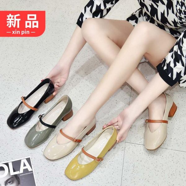 dress shoes in spring, a pair of light, medium and versatile leather, Black
dress shoes in spring, a pair of light, medium and versatile leather, Black