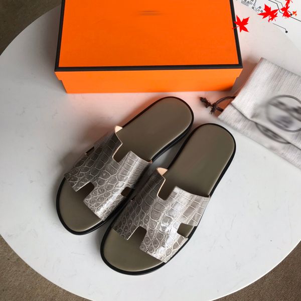 2021 slipper designer slide summer sandals fashion men beach indoor flat flip flops leather luxurys shoes mens slippers with box size 39-45, Black
2021 slipper designer slide summer sandals fashion men beach indoor flat flip flops leather luxurys shoes mens slippers with box size 39-45, Black