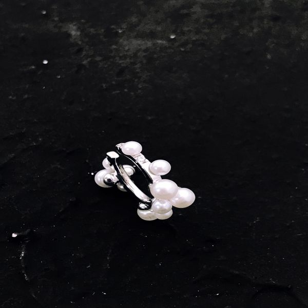 s925 sterling silver single pearl earclip,women's ear clip simple and personalized luxury brand monaco jewelry gift forgirlfriend
s925 sterling silver single pearl earclip,women's ear clip simple and personalized luxury brand monaco jewelry gift forgirlfriend
