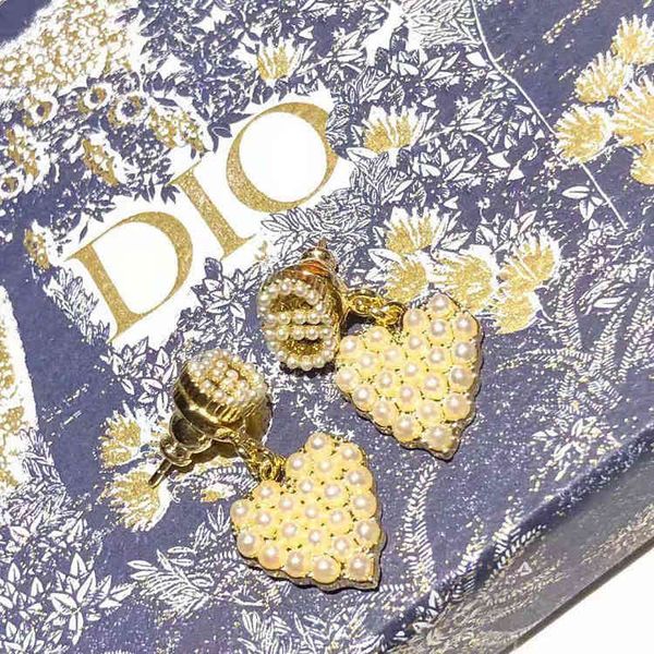 dijia 2021 d family letter cd heart-shaped full pearl earrings brass dujin 925 sier needles, Golden
dijia 2021 d family letter cd heart-shaped full pearl earrings brass dujin 925 sier needles, Golden