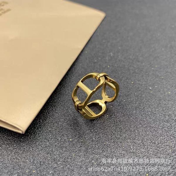 2021 luxury designer jewelry / 2021 new letter simple brass ring for women, Silver
2021 luxury designer jewelry / 2021 new letter simple brass ring for women, Silver