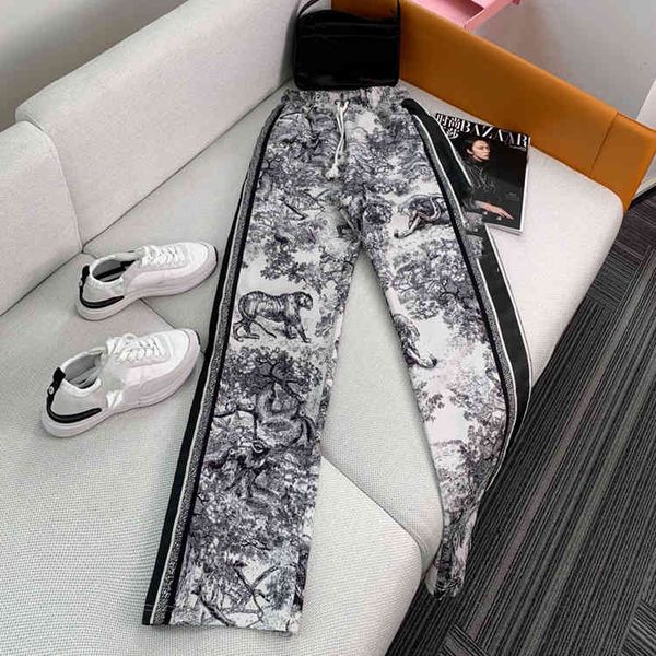 2022 factory wholesale new summer 21 jungle animal jacquard side letter wide leg high waist casual slim straight pants, White;black
2022 factory wholesale new summer 21 jungle animal jacquard side letter wide leg high waist casual slim straight pants, White;black