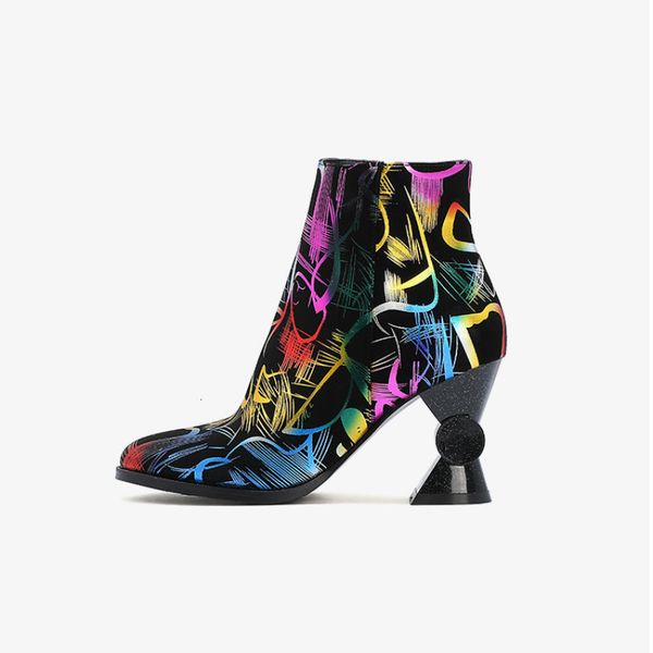 2021 european and style round head big size personality heel profiled graffiti short female boots j8d1, Black
2021 european and style round head big size personality heel profiled graffiti short female boots j8d1, Black