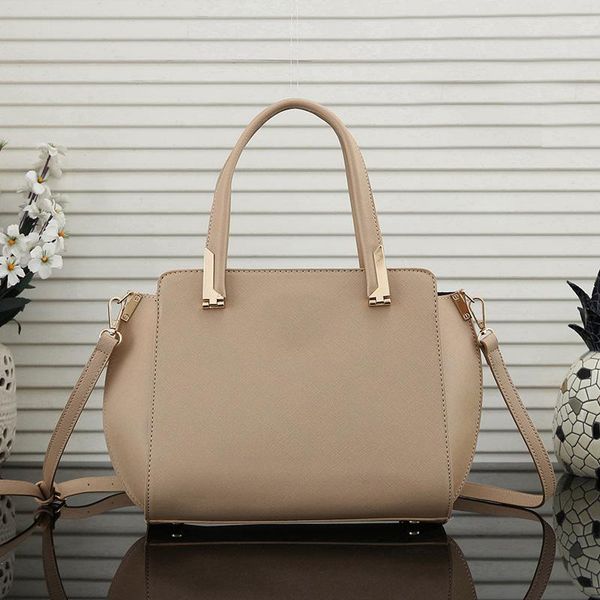 2021 handbag luxury designer totes classic flower brown with original bags serial number purse large shopping bag handbags package shoulder
2021 handbag luxury designer totes classic flower brown with original bags serial number purse large shopping bag handbags package shoulder