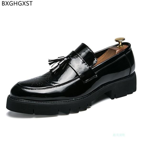 dress shoes black loafers casual business men tassels mens fashion patent leather for 2021 chaussure de homme
dress shoes black loafers casual business men tassels mens fashion patent leather for 2021 chaussure de homme