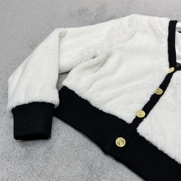 2021 the new women fashion faux fur short jacket style slim corset thick outfit windbreaker pocket outsize lady coats letters, Black;brown
2021 the new women fashion faux fur short jacket style slim corset thick outfit windbreaker pocket outsize lady coats letters, Black;brown