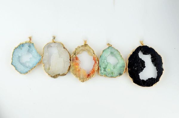 pendants natural pink blue green brazilian electroplated gold color edged slice open agates geode quartz drusy druzy 50*60mm, Black
pendants natural pink blue green brazilian electroplated gold color edged slice open agates geode quartz drusy druzy 50*60mm, Black