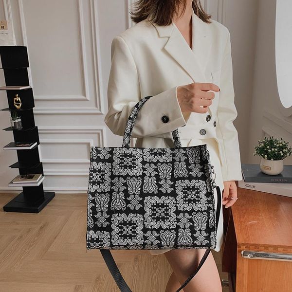 evening bags casual handbags jacquard embroidery canvas bag women 2021 fashion shoulder large capacity tote portable shopping
evening bags casual handbags jacquard embroidery canvas bag women 2021 fashion shoulder large capacity tote portable shopping
