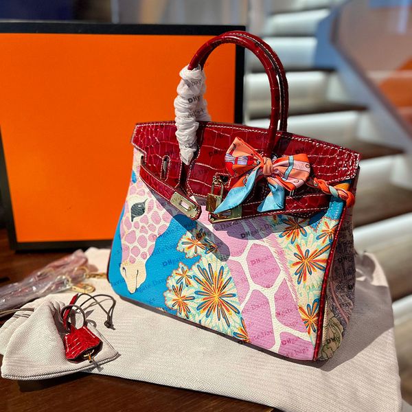 paris's luxury design women handbags shoulder bag wrist bags crocodile skin painted exquisite craftsmanship all-match counters original
paris's luxury design women handbags shoulder bag wrist bags crocodile skin painted exquisite craftsmanship all-match counters original