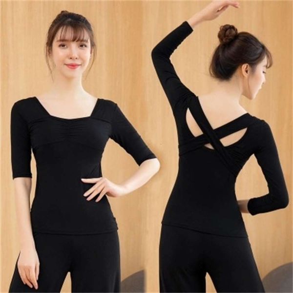 yoga suit women's mid long sleeve jacket in autumn and winter, Gray 
yoga suit women's mid long sleeve jacket in autumn and winter, Gray
