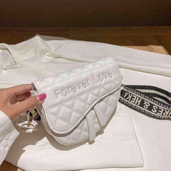 2022 factory wholesale net red female european and american fashion bag broadband lingge single shoulder messenger bag
2022 factory wholesale net red female european and american fashion bag broadband lingge single shoulder messenger bag