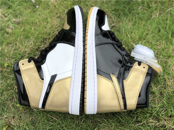 genuine jumpman 1 men's basketball shoes black gold yin and yang color men's sports shoelace shoe box full size shipping 40.5--47.
genuine jumpman 1 men's basketball shoes black gold yin and yang color men's sports shoelace shoe box full size shipping 40.5--47.
