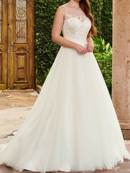 lace applique and tulle wedding dress with a sheer neckline ball gown bridal gowns open back with lace-up, White
lace applique and tulle wedding dress with a sheer neckline ball gown bridal gowns open back with lace-up, White