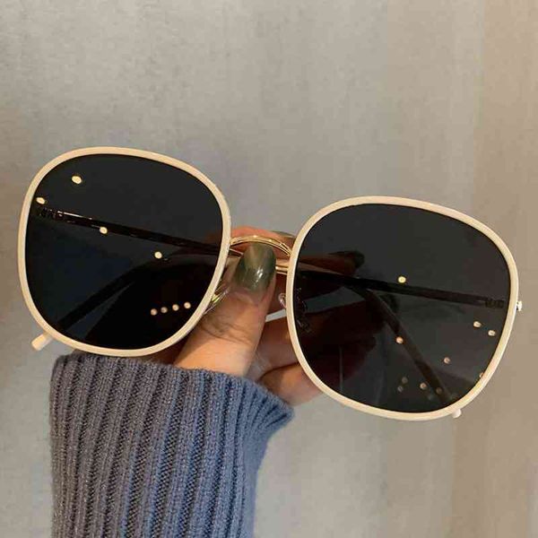 2021 new dam oversized dunne borders around sunglass women brand digner fashion finished color lens sunglass women uv4009cor, White;black
2021 new dam oversized dunne borders around sunglass women brand digner fashion finished color lens sunglass women uv4009cor, White;black