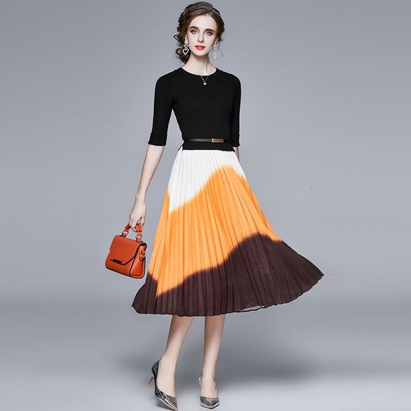 2021 new runway designer women elegant vintage print patchwork midi pleated knit sweater autumn winter vestidos vpvf, Black;gray
2021 new runway designer women elegant vintage print patchwork midi pleated knit sweater autumn winter vestidos vpvf, Black;gray