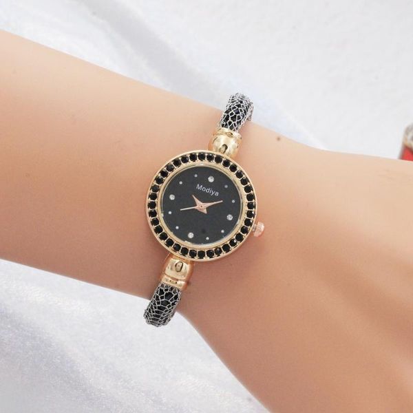 wristwatches vibrato explosion model personalized diamond women's watch wholesale ball bracelet with ladies 2021, Slivery;brown
wristwatches vibrato explosion model personalized diamond women's watch wholesale ball bracelet with ladies 2021, Slivery;brown