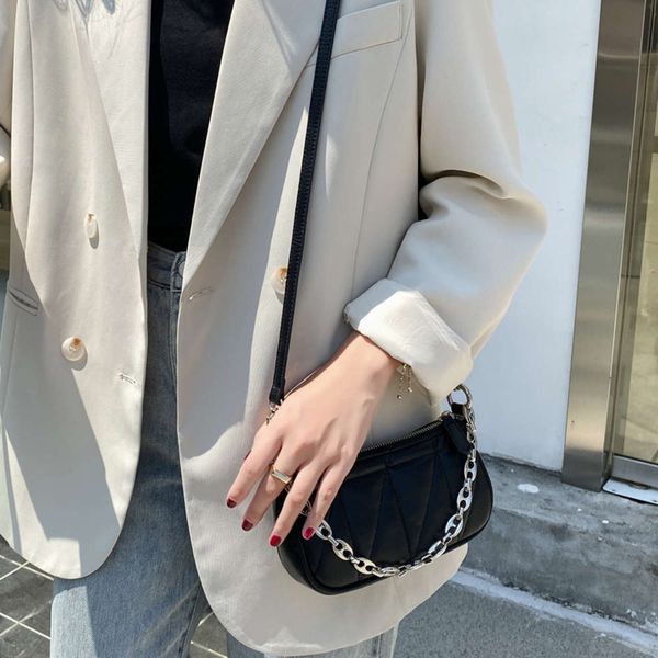 fashion in autumn and winter of 2021, chaowang hongke lingge xiaoxiangfeng portable mahjong chain bar bag, change
fashion in autumn and winter of 2021, chaowang hongke lingge xiaoxiangfeng portable mahjong chain bar bag, change