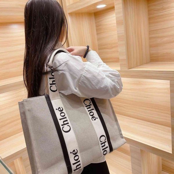2021 new letter printing stripe single shoulder large capacity tote bag canvas women's japanese leisure bag
2021 new letter printing stripe single shoulder large capacity tote bag canvas women's japanese leisure bag