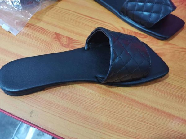 35-43 size sandals female 2021 new european and american small fragrant wind square toe sandals slippers 9534, Black
35-43 size sandals female 2021 new european and american small fragrant wind square toe sandals slippers 9534, Black