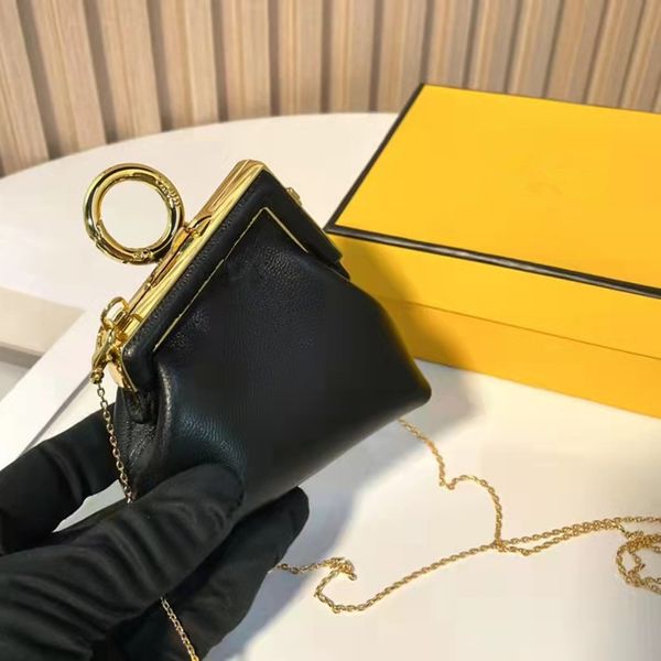 early spring evening bags high-end quality fashion leisure handbags genuine leather temperament mini size shoulder chain crossbody bag
early spring evening bags high-end quality fashion leisure handbags genuine leather temperament mini size shoulder chain crossbody bag