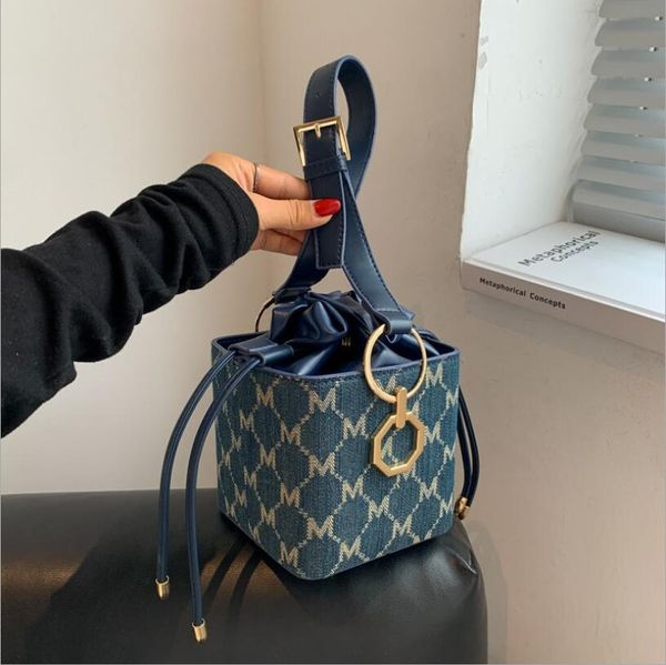high-quality women jacquard square box bucket bag fashion luxury designer retro packets handbag shoulder bags messenger bale beam mouth pack, Black;red
high-quality women jacquard square box bucket bag fashion luxury designer retro packets handbag shoulder bags messenger bale beam mouth pack, Black;red