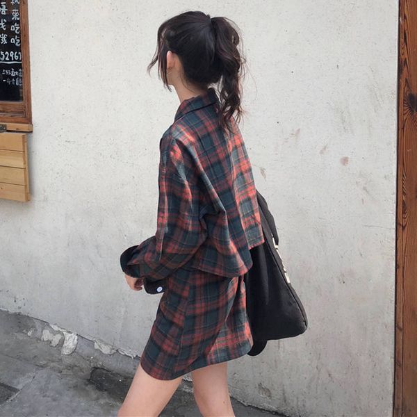 2021 new version of the female spring retro-mango shirt + chess short skirt two-piece suit 1t35, Black;gray
2021 new version of the female spring retro-mango shirt + chess short skirt two-piece suit 1t35, Black;gray
