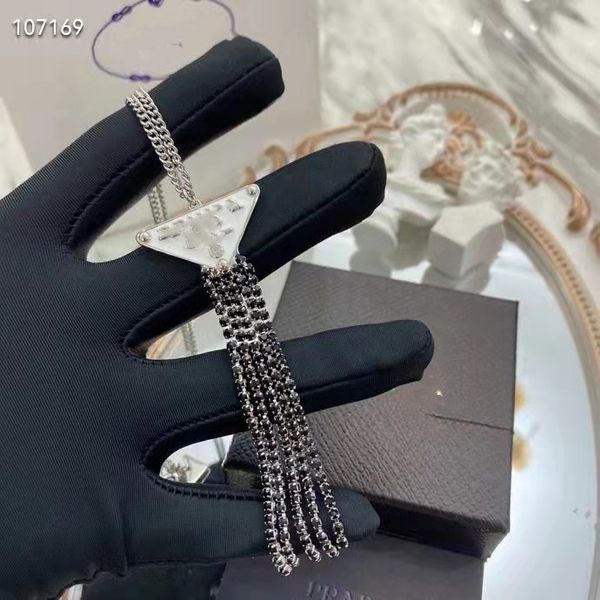 luxury vintage brand desinger necklace white black copper triagnle shape with letters tassel charm pendant short chain for women jewelry, Silver
luxury vintage brand desinger necklace white black copper triagnle shape with letters tassel charm pendant short chain for women jewelry, Silver