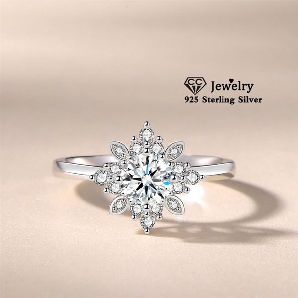 cluster rings wedding for women 925 silver 0.8ct 6mm cubic zirconia holding flowers fine jewelry bridal engagement accessories 1630, Golden;silver
cluster rings wedding for women 925 silver 0.8ct 6mm cubic zirconia holding flowers fine jewelry bridal engagement accessories 1630, Golden;silver