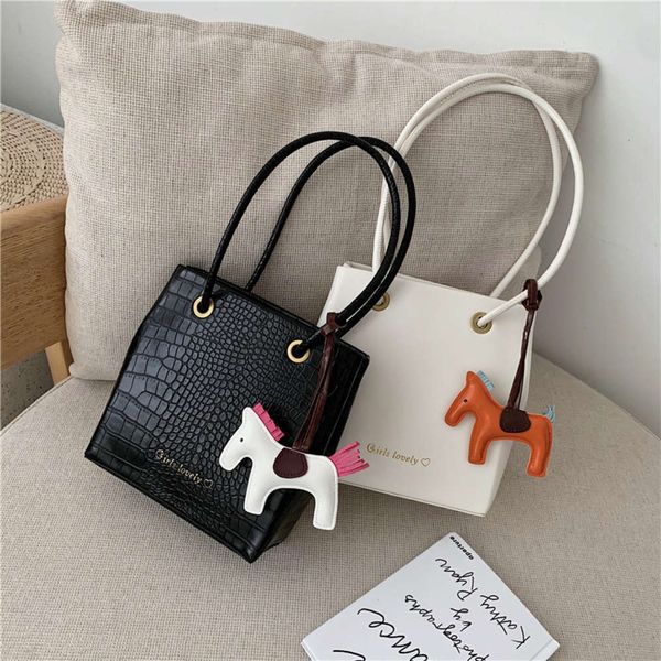 niche design net red messenger 2020 fashion handbag tote leisure bucket shoulder bag
niche design net red messenger 2020 fashion handbag tote leisure bucket shoulder bag