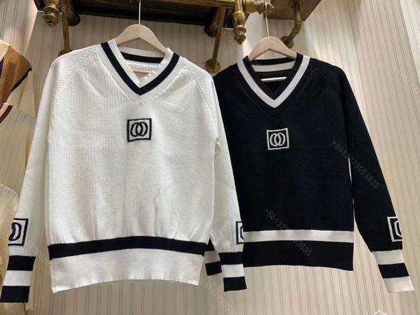 fashion designer women sweater coat wool knit letter logo cc brand clothes long sleeve v-neck hoodie jcaket bottoming shirt casual cardigan, White;black
fashion designer women sweater coat wool knit letter logo cc brand clothes long sleeve v-neck hoodie jcaket bottoming shirt casual cardigan, White;black