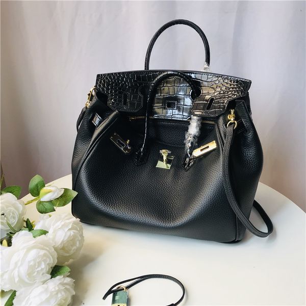 2021 new fashion bag lychee pattern layer cowhide spell crocodile pattern portable one shoulder messenger bag
2021 new fashion bag lychee pattern layer cowhide spell crocodile pattern portable one shoulder messenger bag